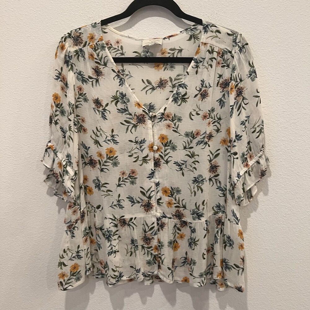 Lucky Brand Womens Sz M Short Sleeve Floral Top Front Button Up Ruffle Peplum